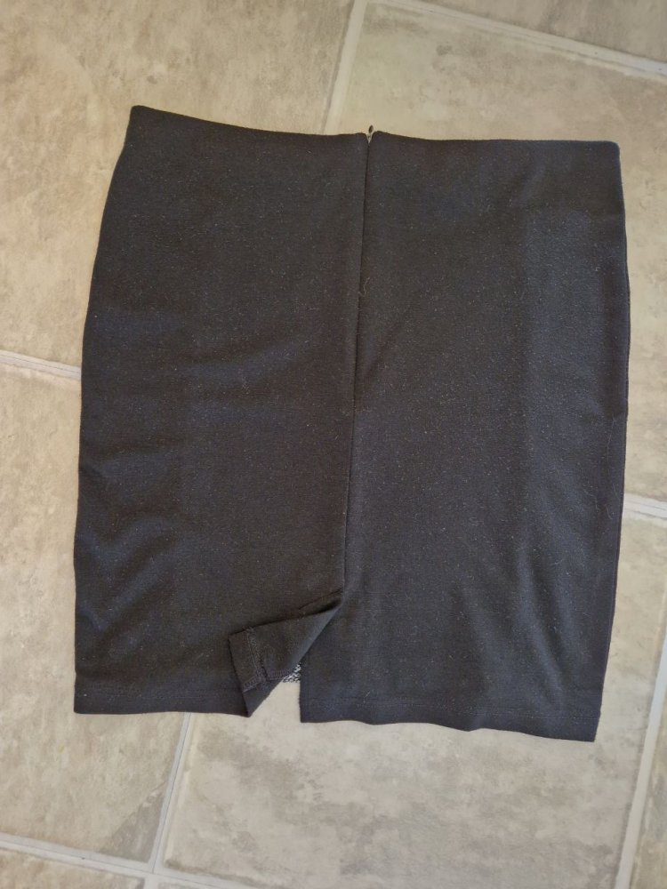 Amisu. Ein schöner Rock, Strickrock. Größe 42. 