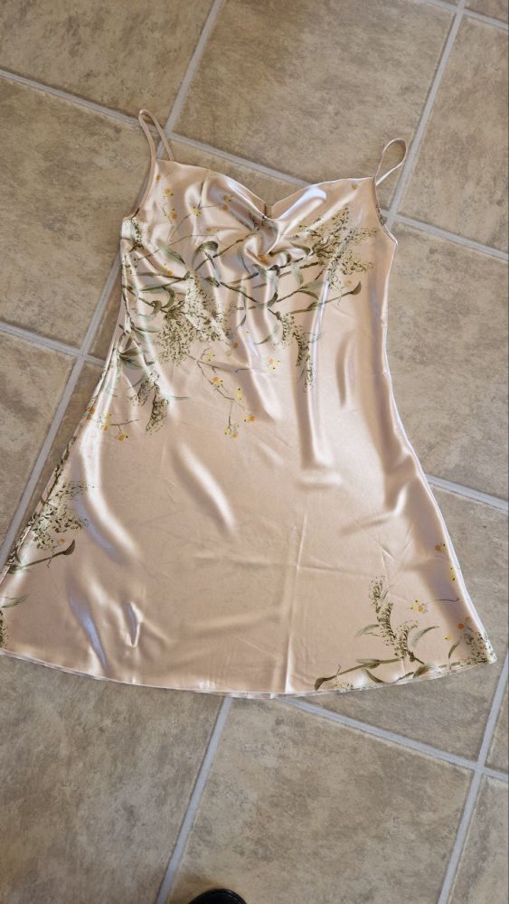  Nachthemd. Nachtwäsche. Dessous. Farbe - Beige. Größe XL.