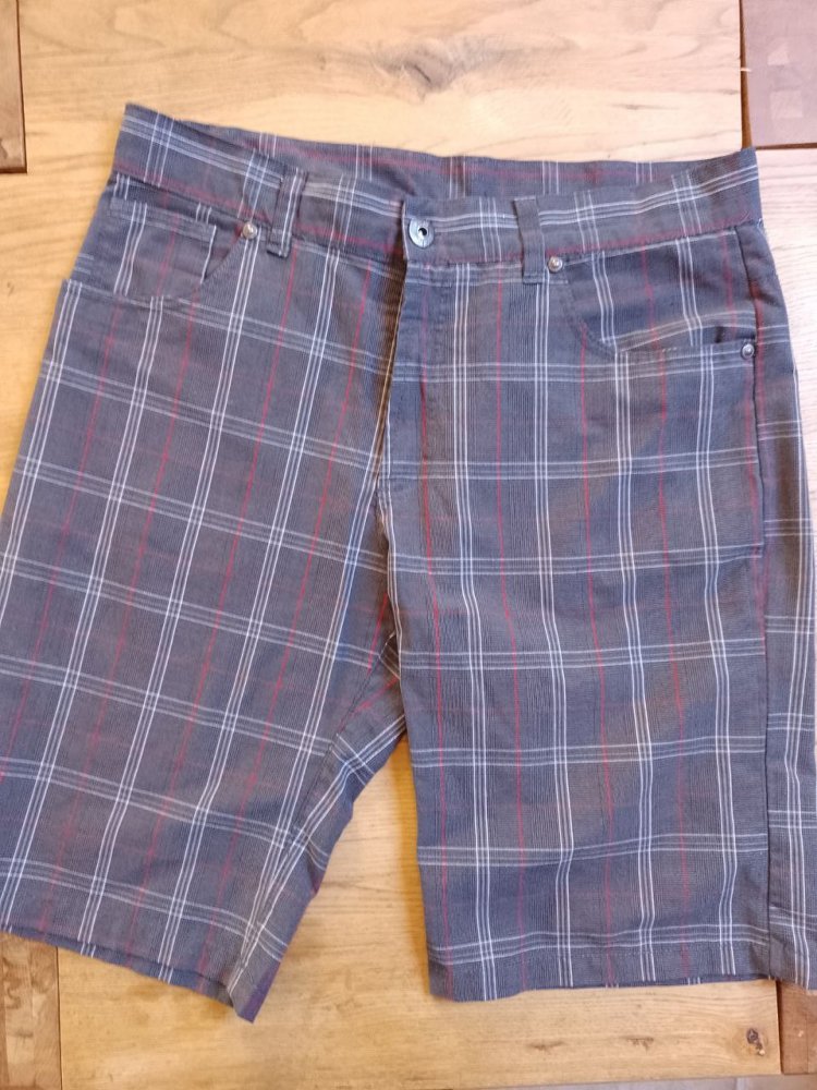 Much More.  Bequeme Herrenshorts . Größe L.