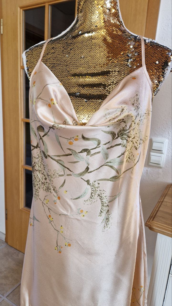  Nachthemd. Nachtwäsche. Dessous. Farbe - Beige. Größe XL.