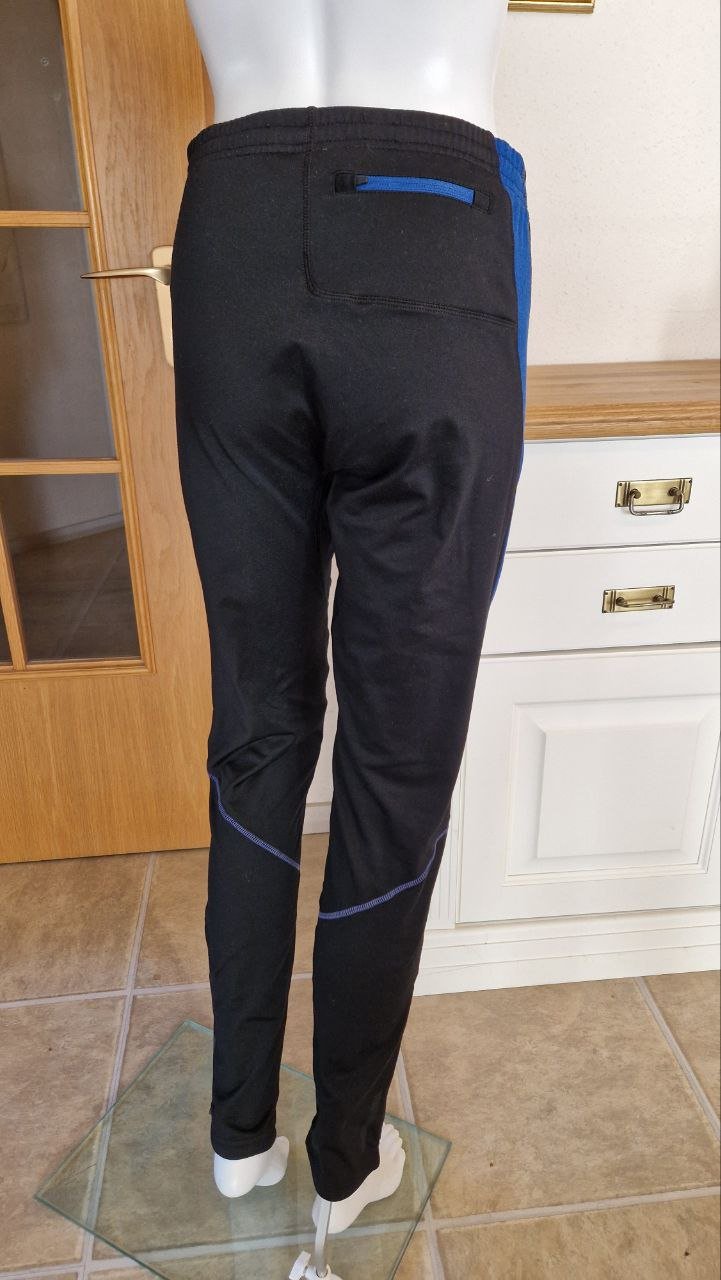 Active. Sehr warme schwarze Jogginghose. Größe M-L. 