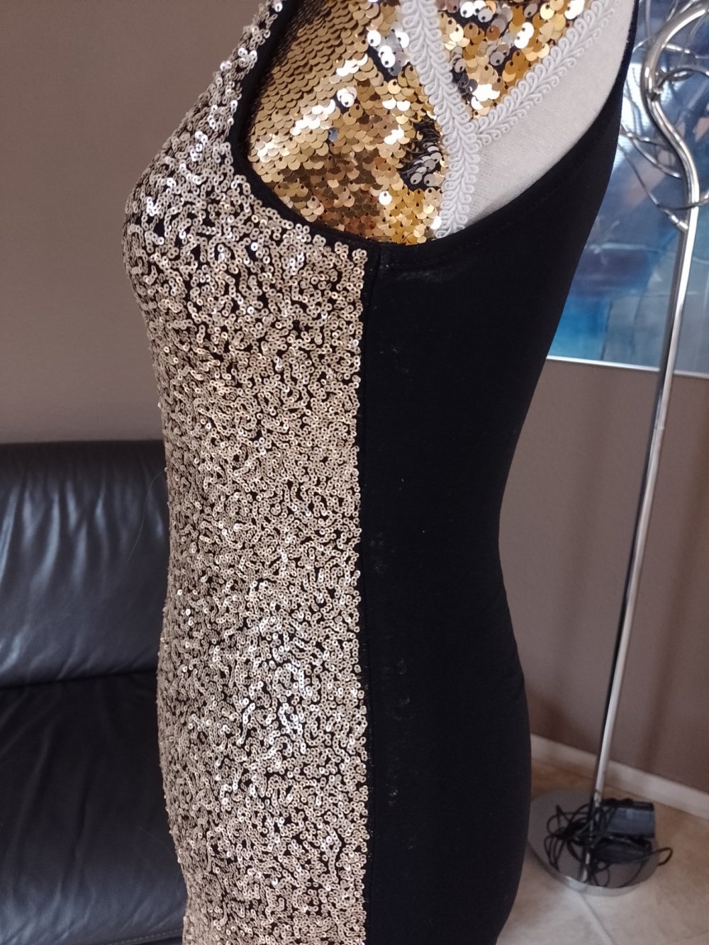 Wie neu. Wunderschönes Abendkleid mit Pailletten. Große S-M.