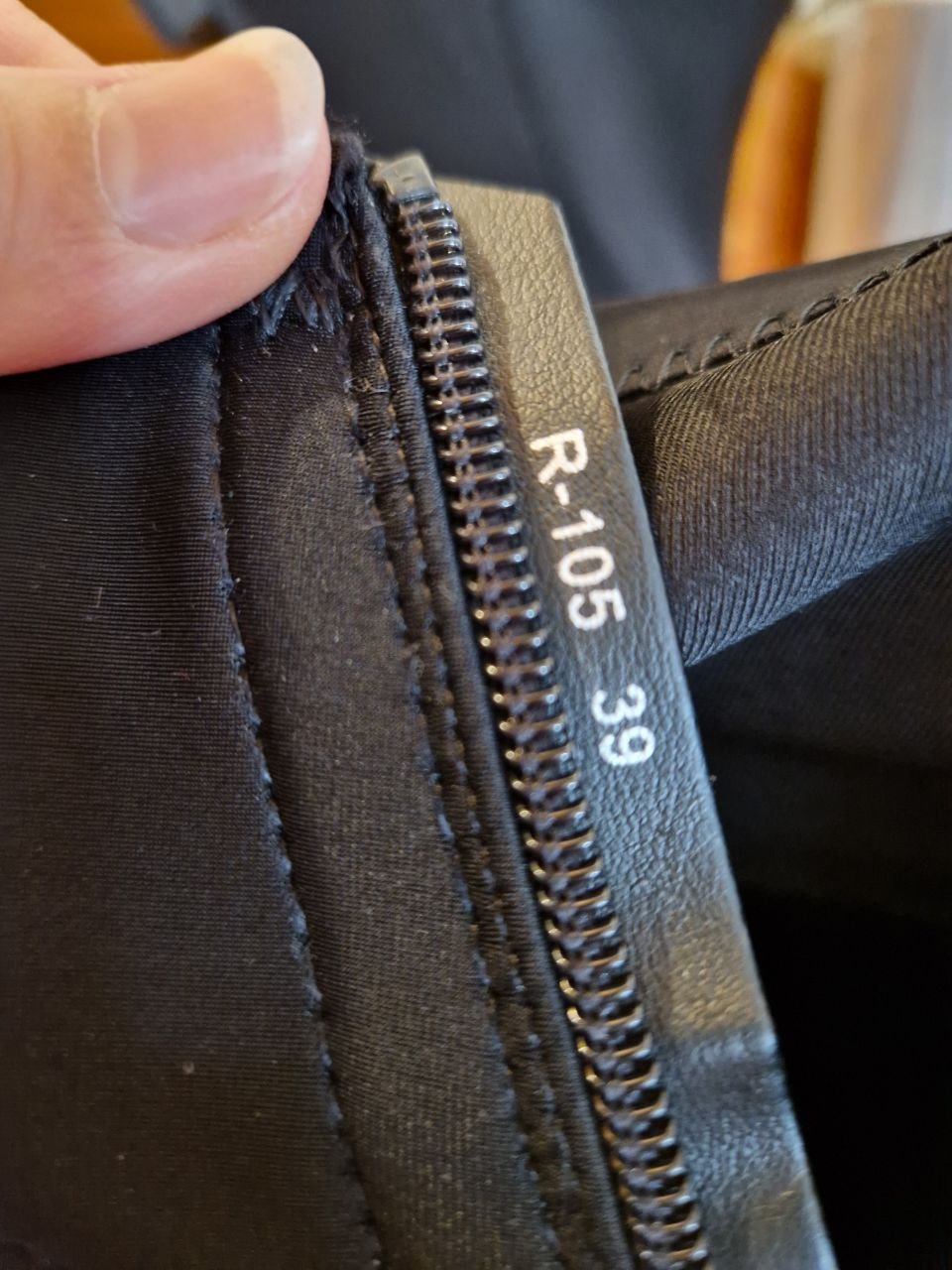 Klassische schwarze Stiefeletten.  Größe 39. 