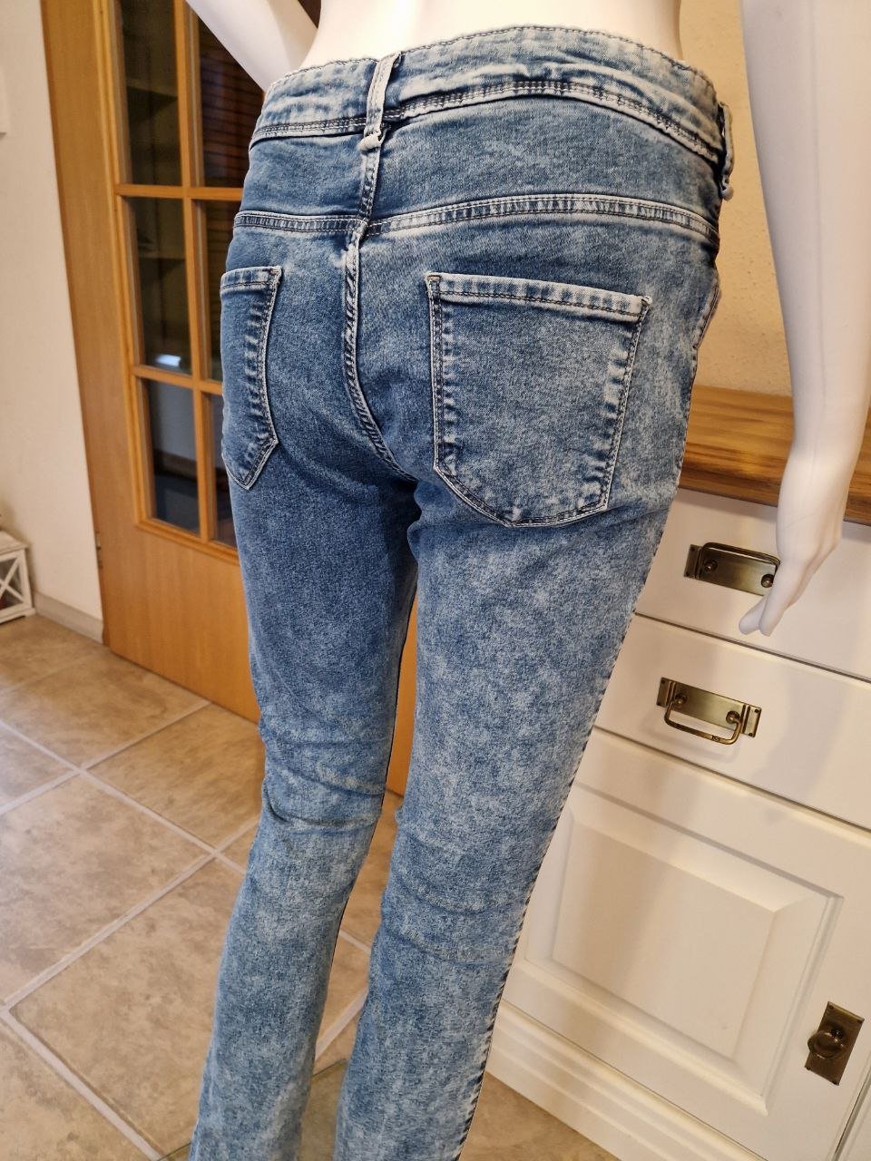 Here&There. Wie neu. Stylische helle blaue Jeans. Große XS 