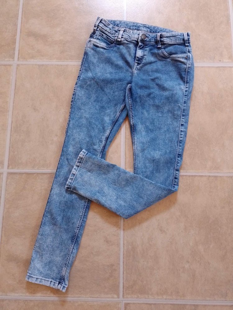 Here&There. Wie neu. Stylische helle blaue Jeans. Große XS 