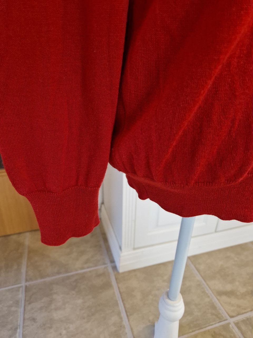 U.S. Polo Assn.  Schöner roter Herrenpullover. 50%Wolle + 50% Acryl. Größe L. 