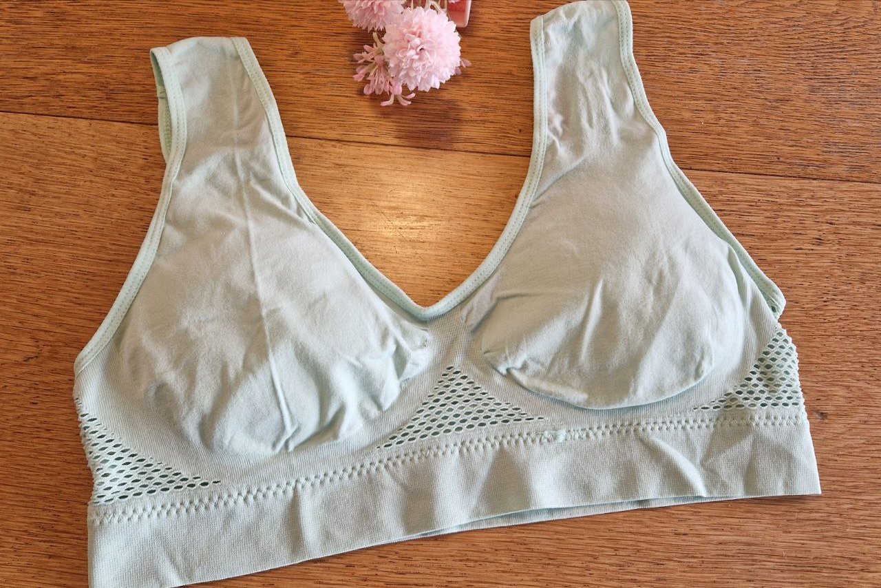  2 Stück Bequem Fitness - BH. Set. Größe 2XL. 