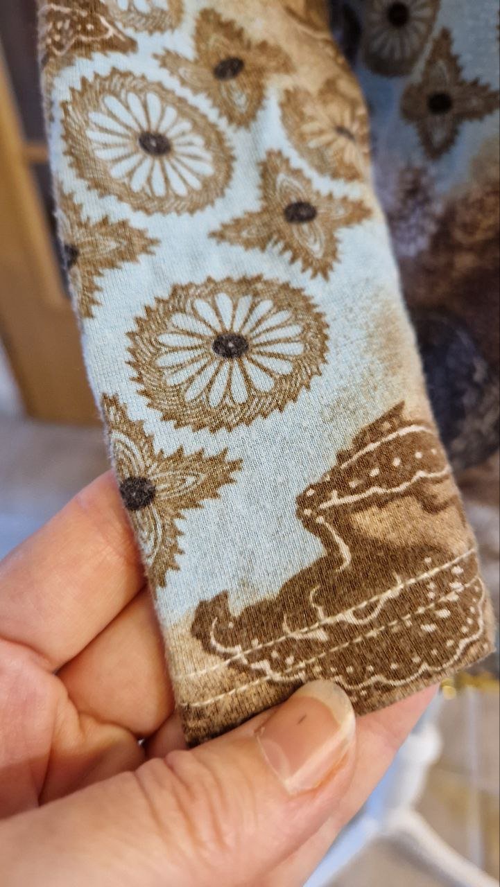 Port Louis. Schönes T-Shirt - Bluse. Viskose + Elastan. Größe 38/40.