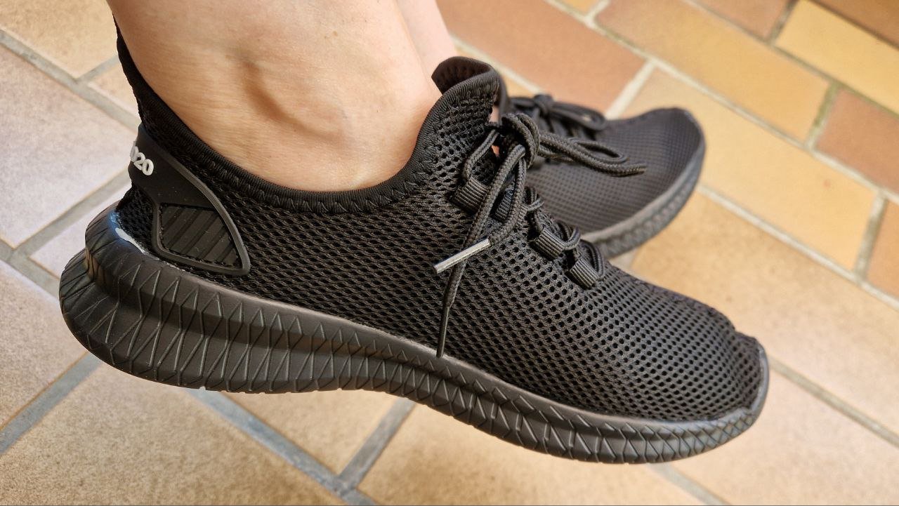 Weiche atmungsaktive Sportschuhe , Halbschuhe, Schnürschuhe. Größe 39. 