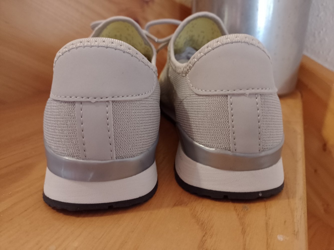 Lynfield. Neu stylische Sneaker. Sportschuhe. Größe 40.