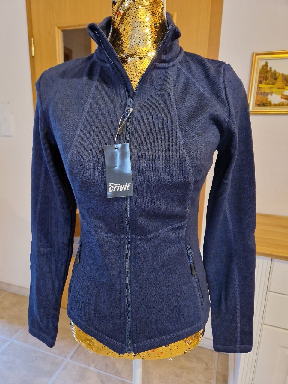 Neu. Schöne praktische Strickjacke. Größe 34.