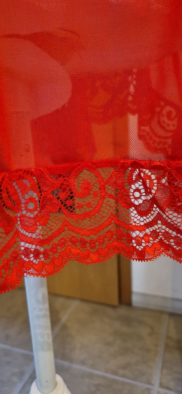 Set. Nachthemd +Tangas . Nachtwäsche. Dessous. Farbe - rot. Größe M-L. 