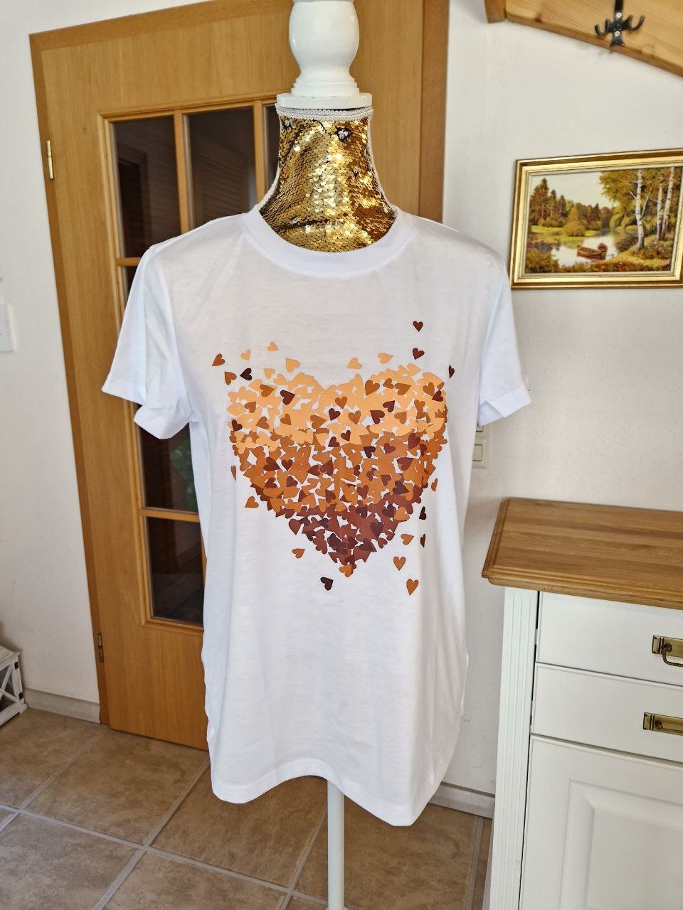 Bequemes weißes T-Shirt .  Größe M.  Polyester.