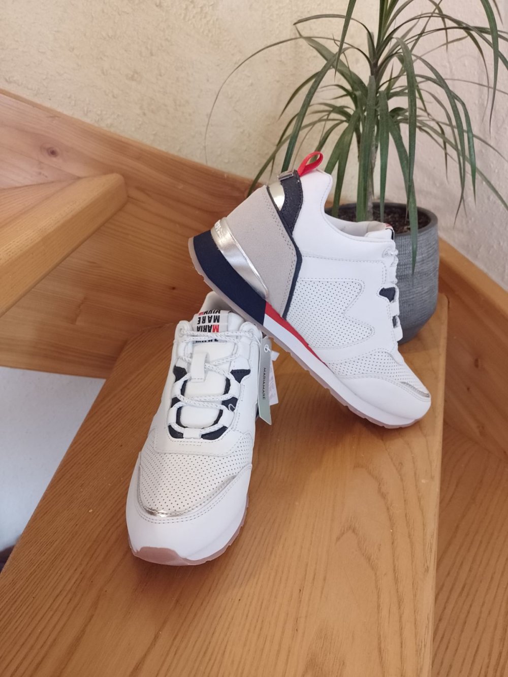 Mariamare. Neu stylische Sneaker. Größe 38.