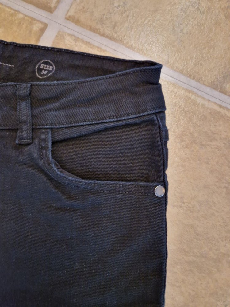 Gina Benotti. Bequeme Jeans - Shorts. Größe 36.