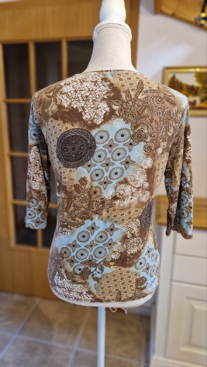 Port Louis. Schönes T-Shirt - Bluse. Viskose + Elastan. Größe 38/40.