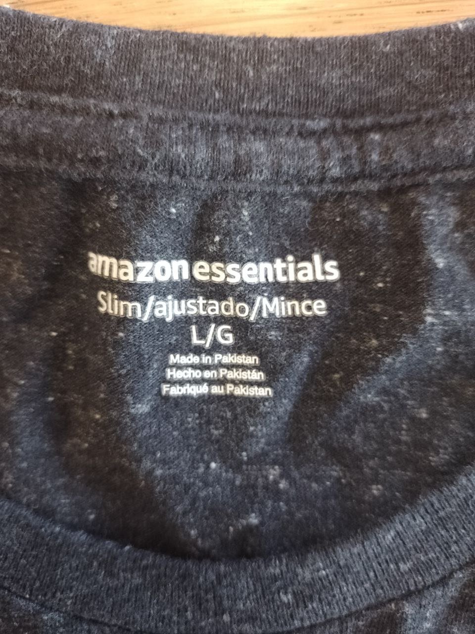 Bekleidungspaket. 2 Herren-T-Shirts. Größe L.