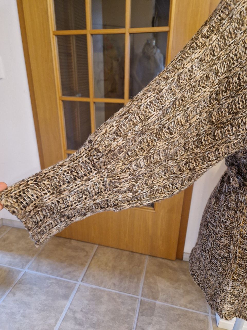 Schöner Strickumhang, Pulli. Größe S.