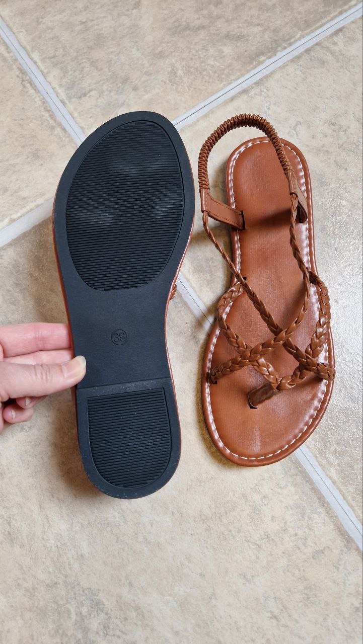 Frauen leichte braune Sandalen, Flip-Flops. Größe 39. 