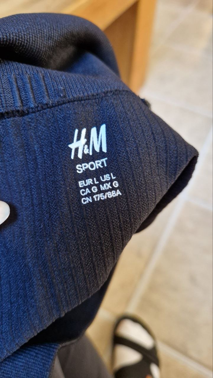 Praktische Sportshorts für Yoga und Fitness.  