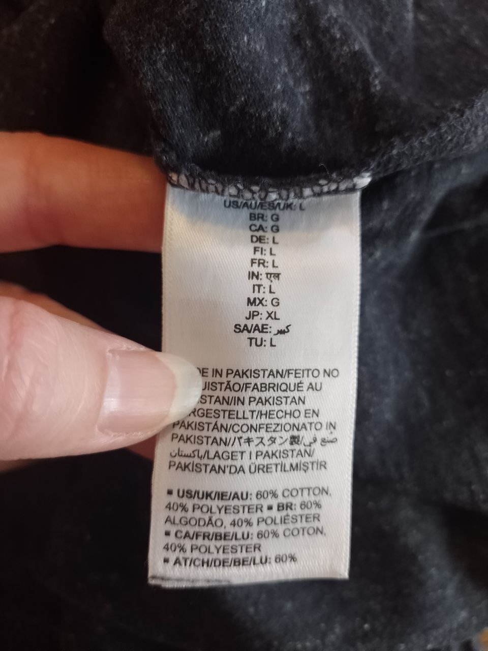 Bekleidungspaket. 2 Herren-T-Shirts. Größe L.