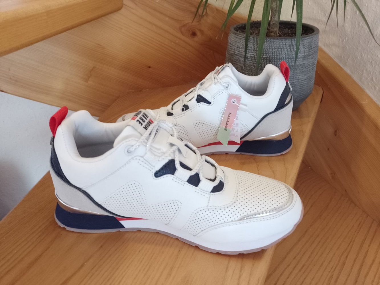 Mariamare. Neu stylische Sneaker. Größe 38.