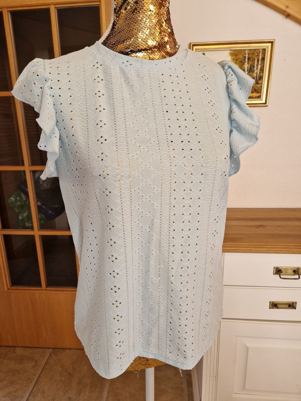 Neu.   Schönes blaues T-Shirt - Top - Bluse. Polyester.   Größe M.  