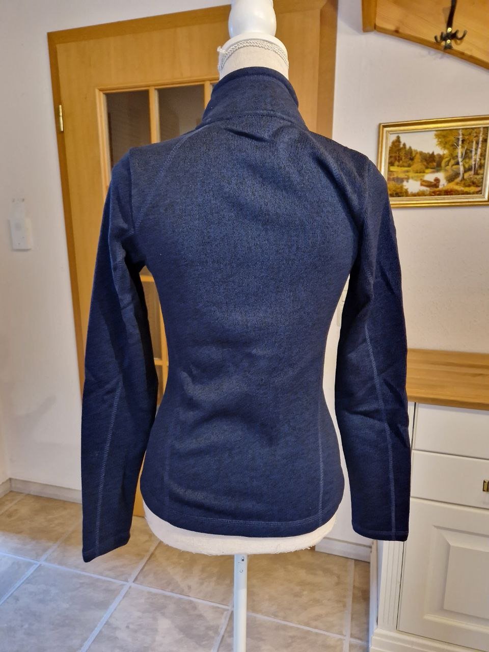 Neu. Schöne praktische Strickjacke. Größe 34.