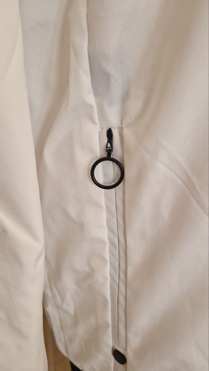 .Neu. Stilvolle leichte weiße Jacke.  Größe S-M. 