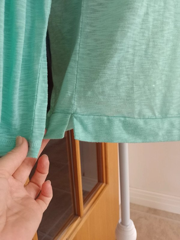 Laura Scott. Elegantes T-Shirt - Bluse - Tunika. Polyester. Größe S-M. 