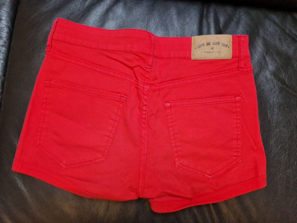 Divided.   Bequeme Shorts.   Größe 36-38.