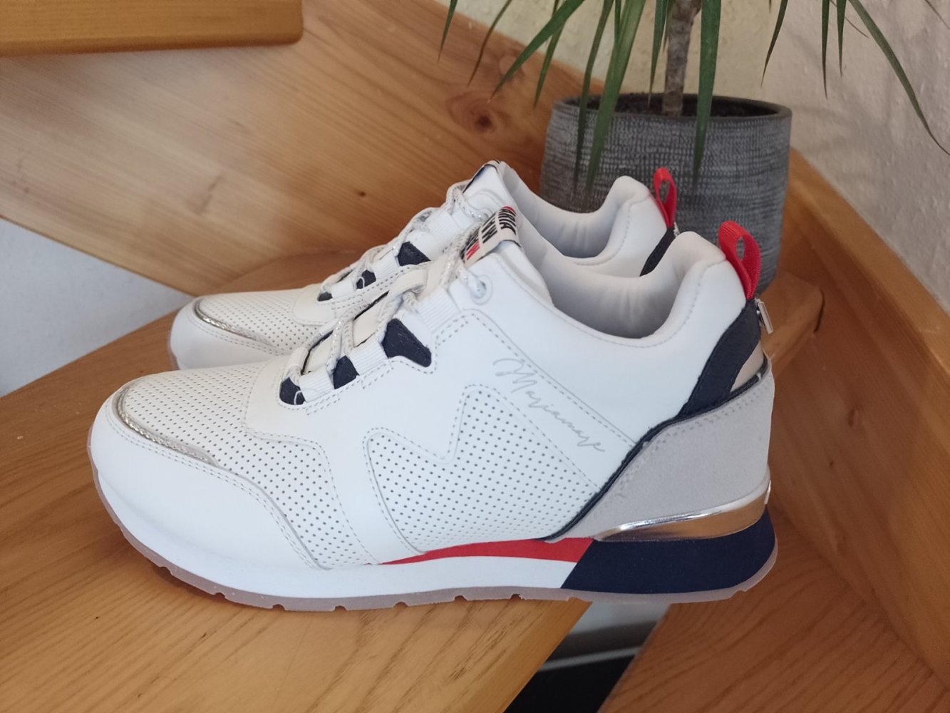 Mariamare. Neu stylische Sneaker. Größe 38.