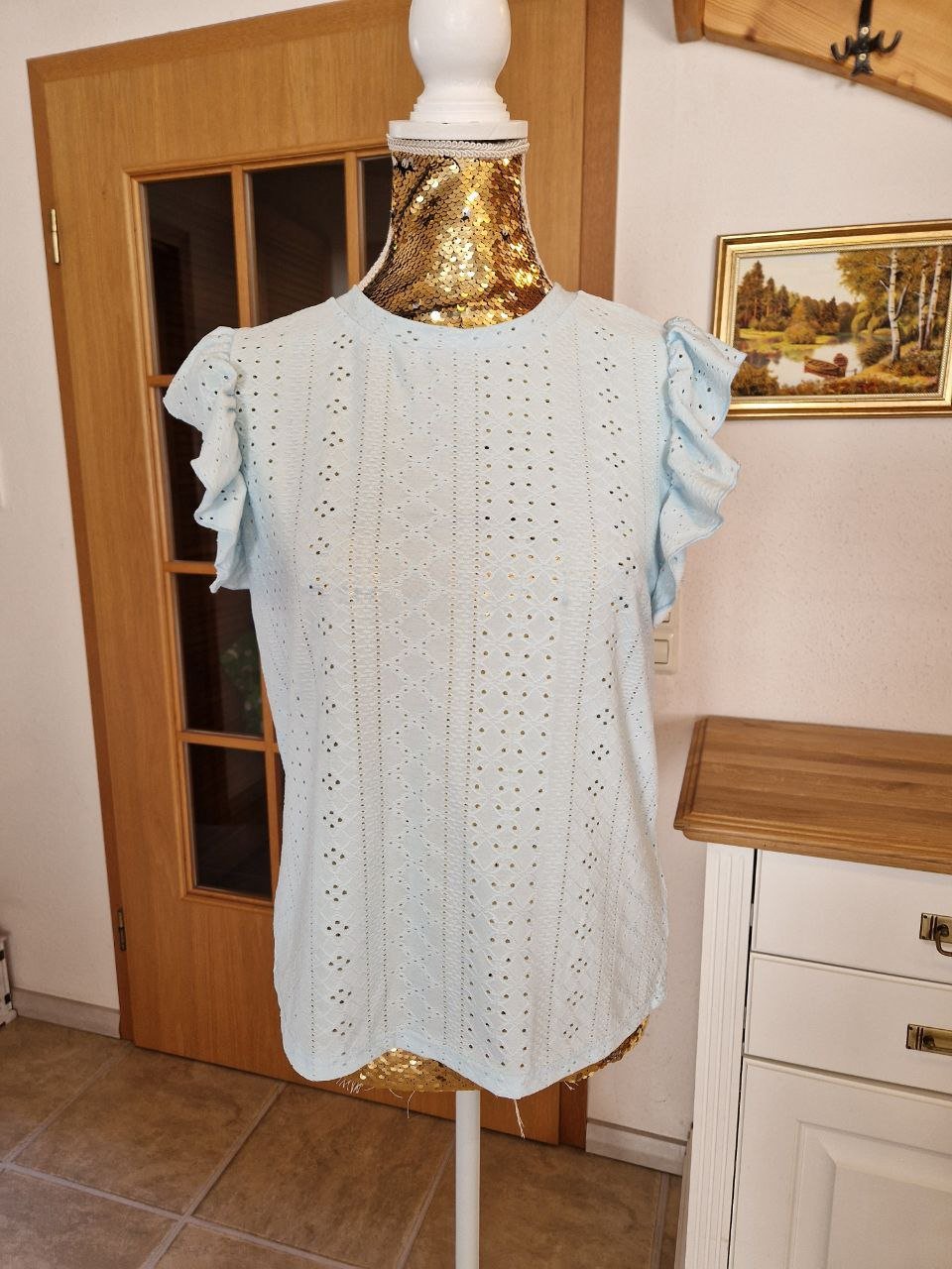 Neu.   Schönes blaues T-Shirt - Top - Bluse. Polyester.   Größe M.  