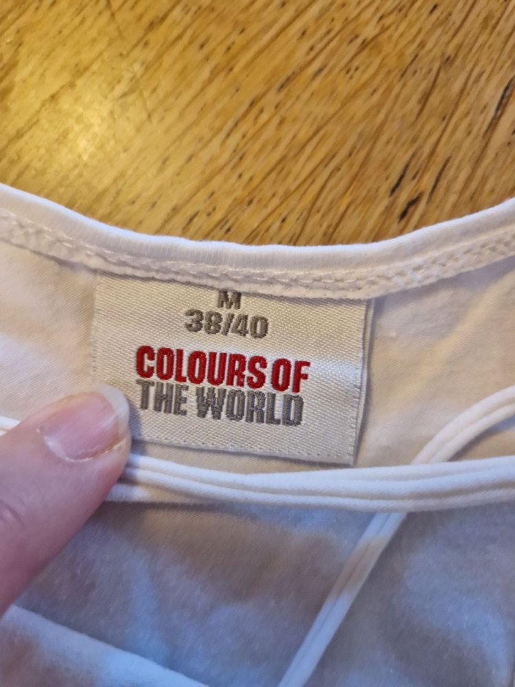 Colours of the world.  Bequemes T-Shirt. Größe M. 