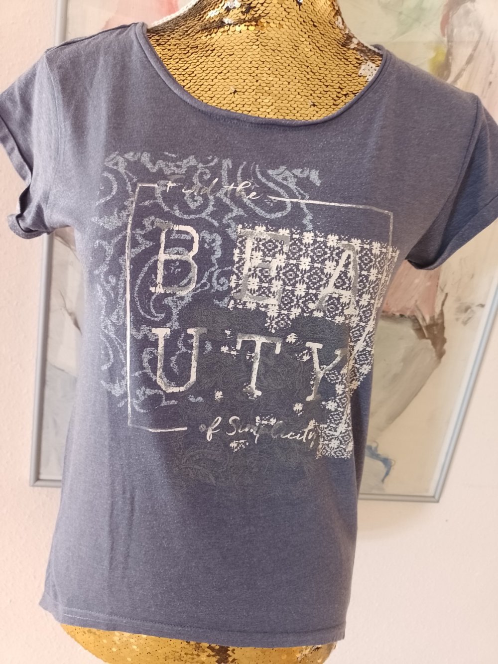 T-Shirt . Baumwolle + Polyester.