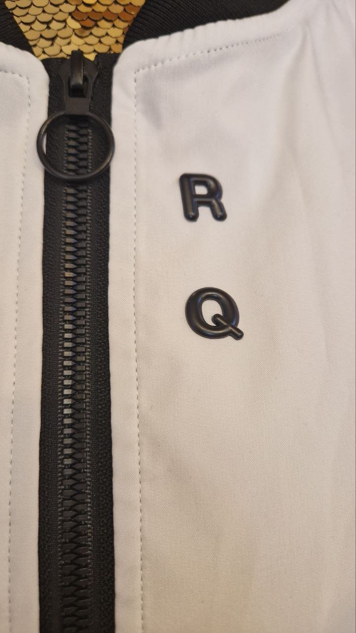 .Neu. Stilvolle leichte weiße Jacke.  Größe S-M. 