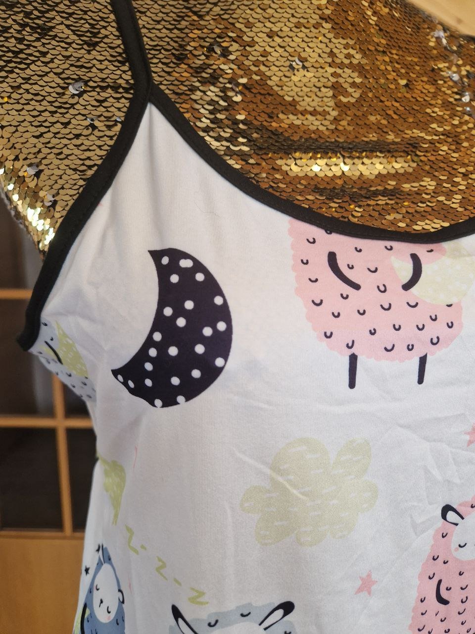 Neu. Niedliches Pyjama-Set, Nachtwäsche für Damen.  Größe L. Polyester + Elastane. 