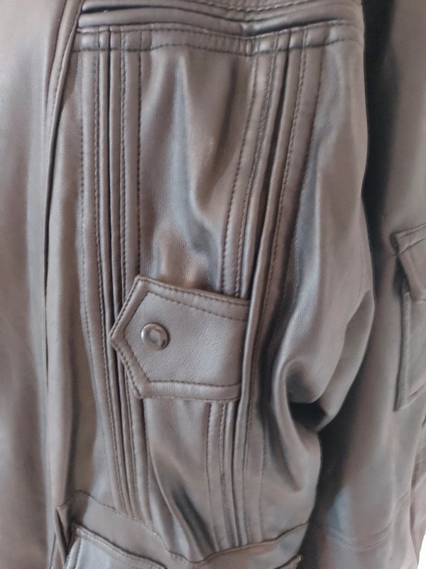 Wie neu. Stylische schwarze Herrenjacke aus Leder. Größe XL.