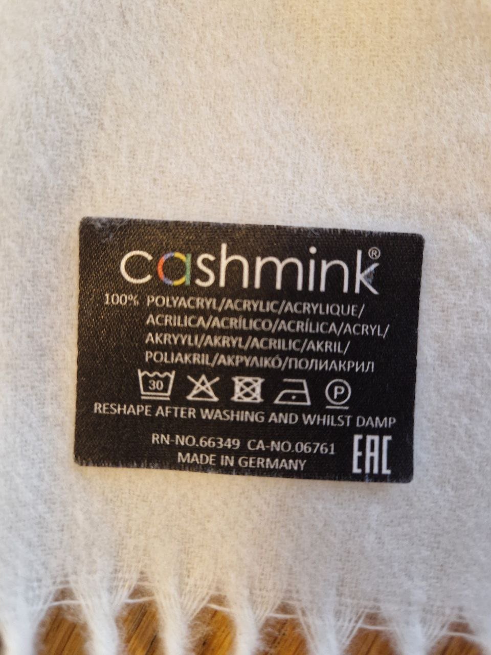Neu. Cashmink. Schöner warmer Schal. Polyester .  