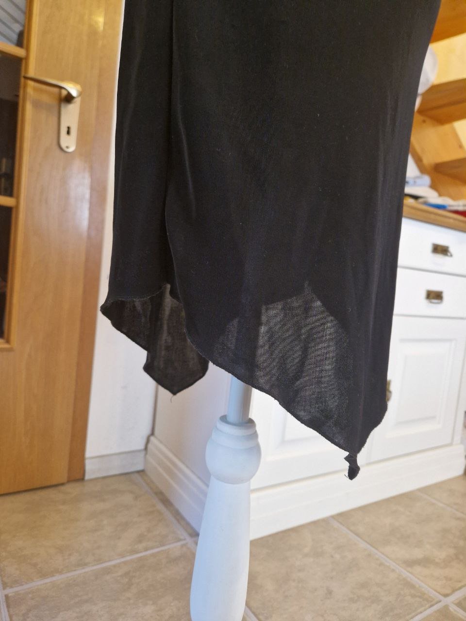  Schönes Sommerkleid, Partykleid, Abendkleid.  Polyester + Elastan.  Gefüttert.  Größe 36.