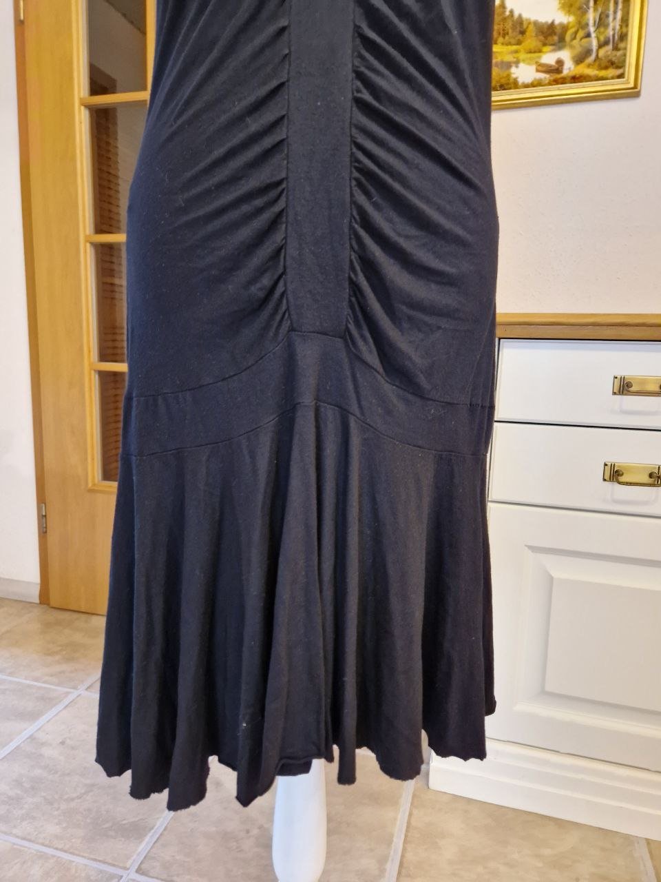 Clockhous. Bequemes schwarzes Sommerkleid. Viskose + Elastan. Größe 42.