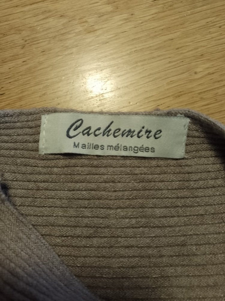 Schöner eleganter Pullover, Strick. Viskose + Polyamid. Große S. 