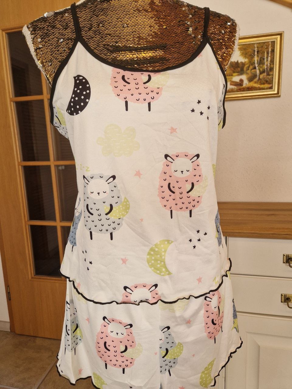 Neu. Niedliches Pyjama-Set, Nachtwäsche für Damen.  Größe L. Polyester + Elastane. 