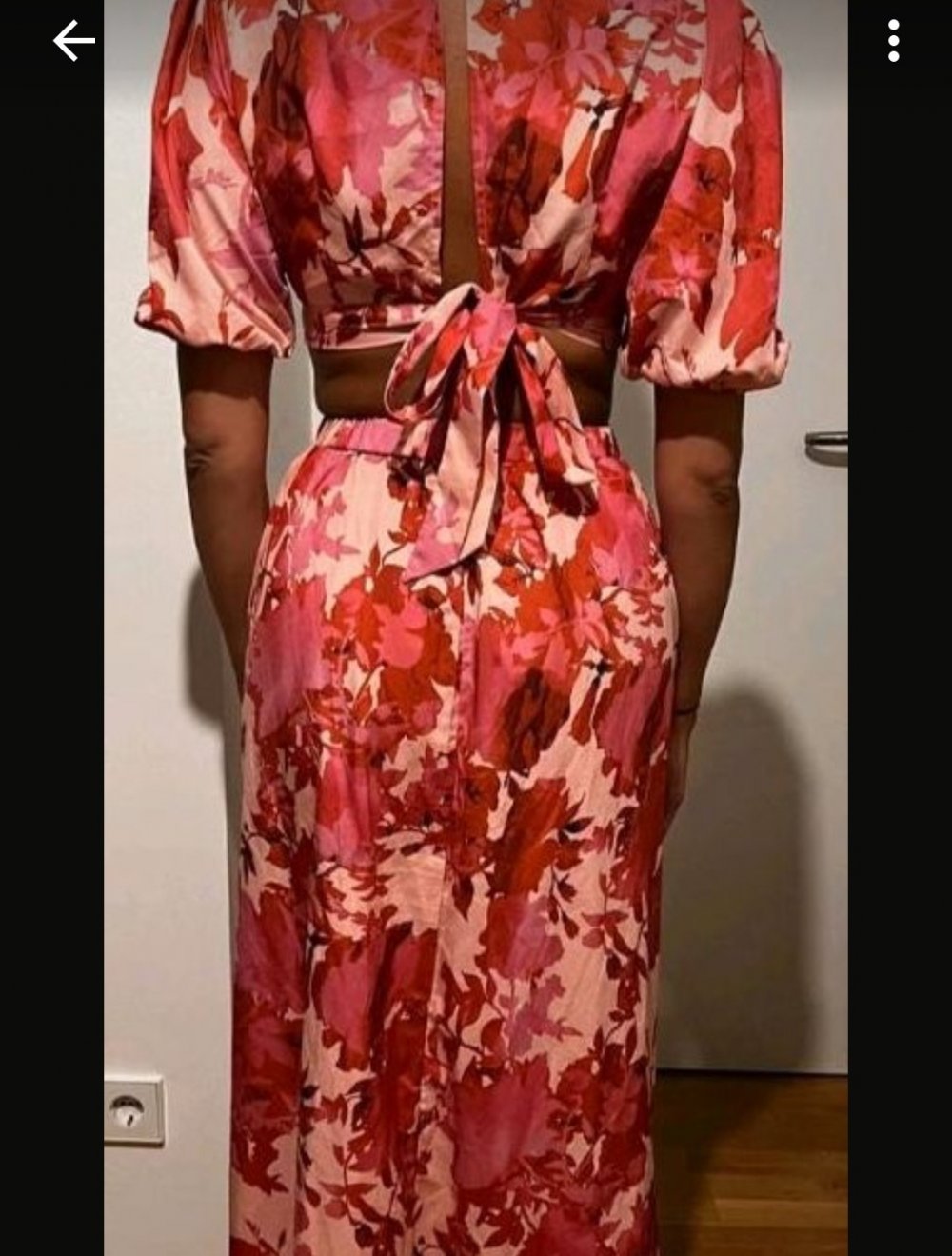 Traumhaft schönes Sommerkleid 
Ein echter Hinkucker 
Gr S