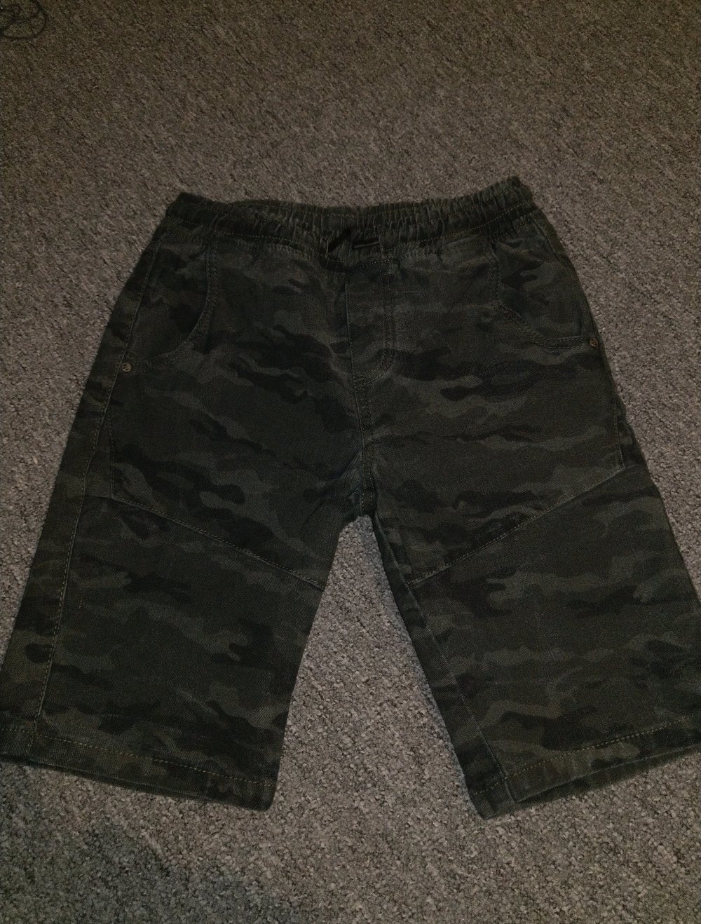 Neue Kurzehose Jeans in 152