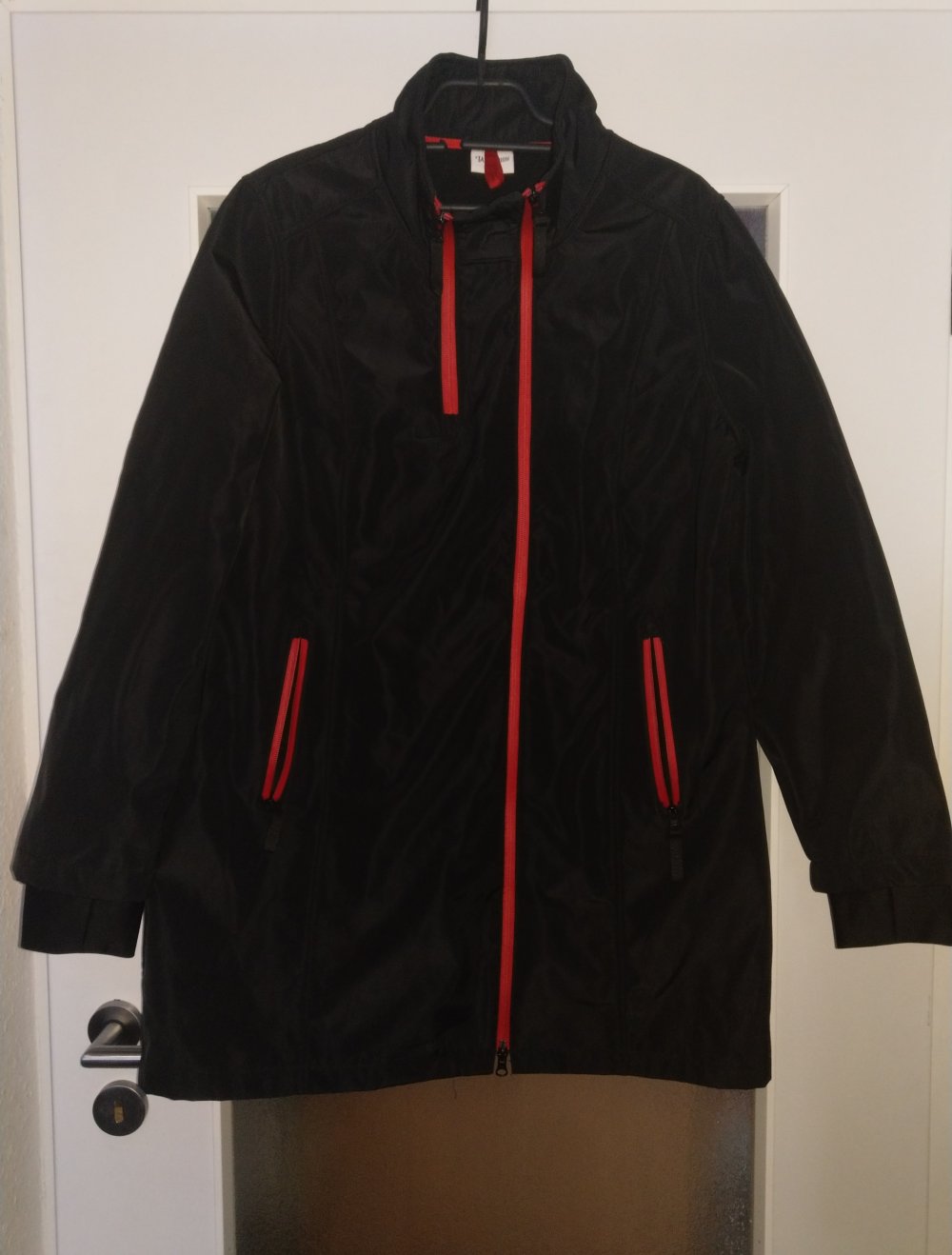 Neuer Regenmantel in L