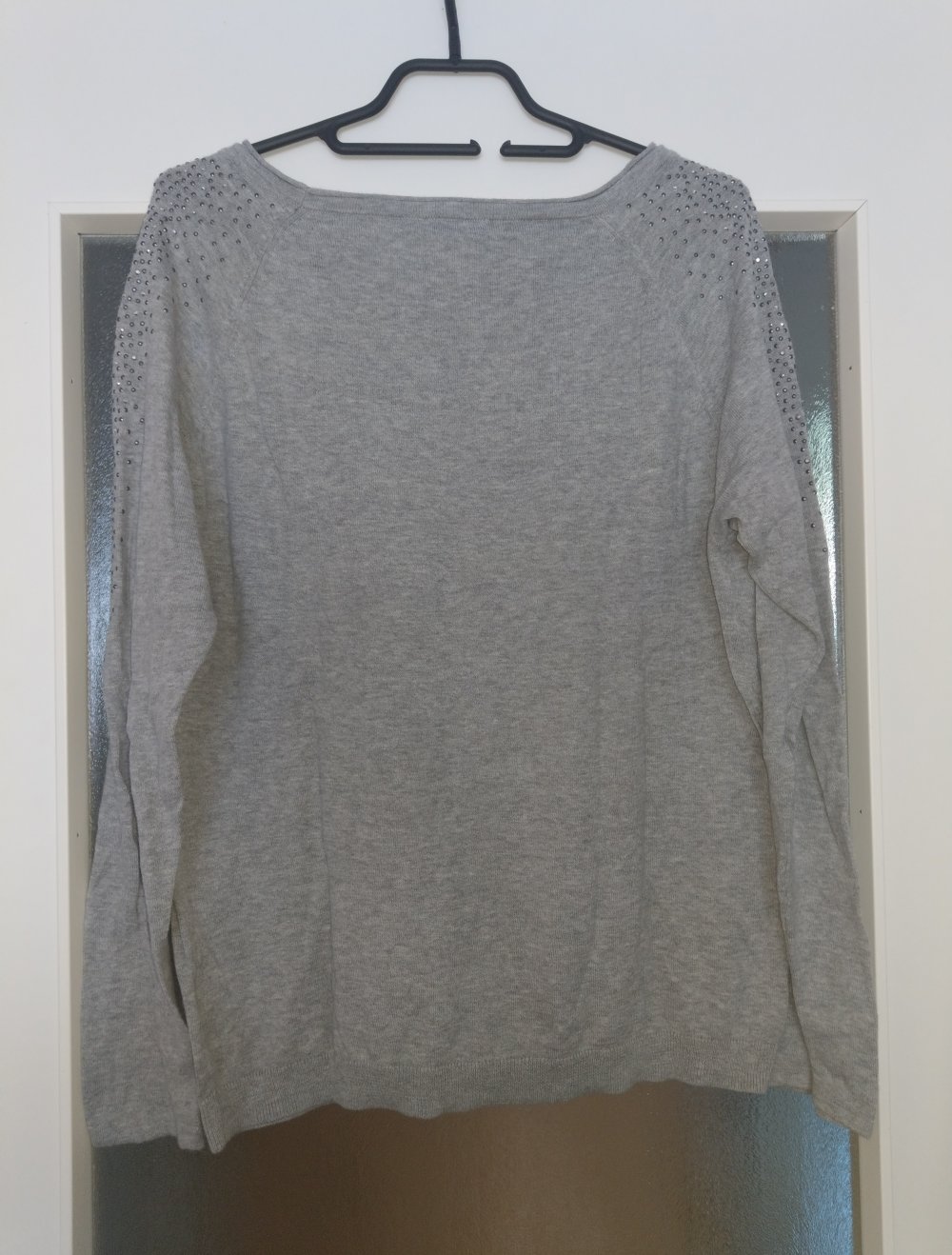 Neuer dünner Pullover in L