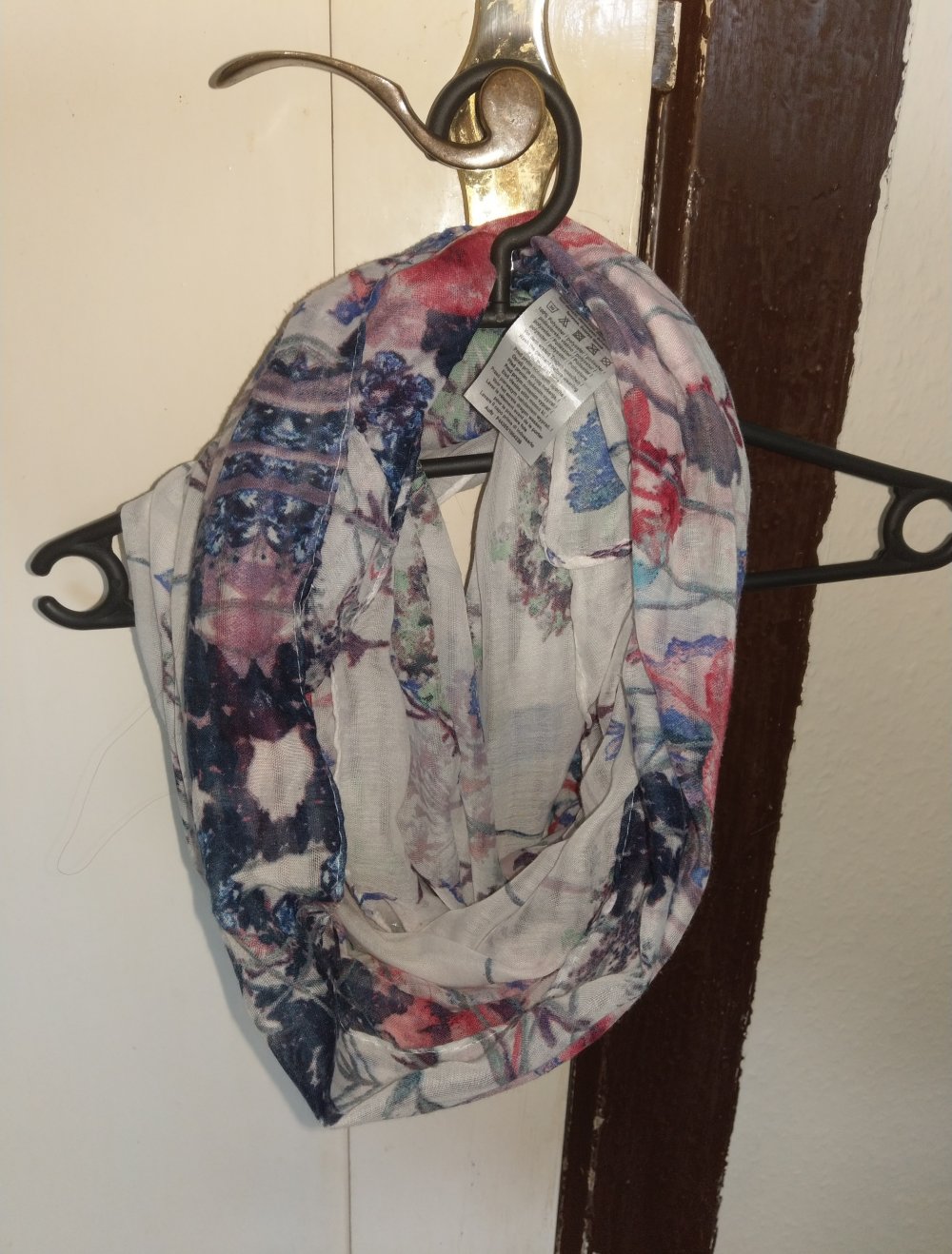 Neuer Loop mit Blumenmuster