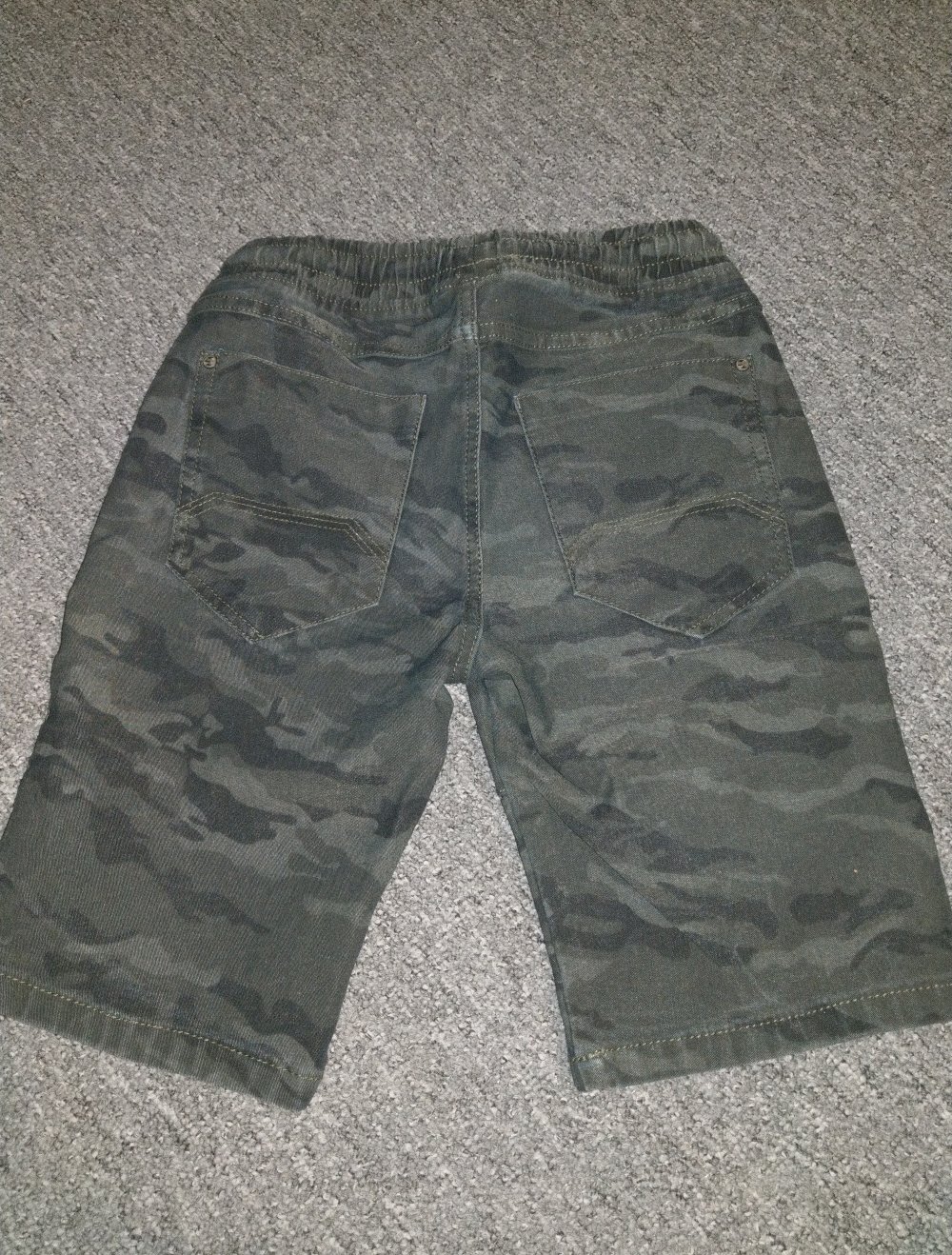 Neue Kurzehose Jeans in 152