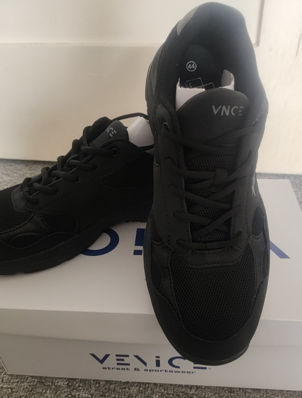 Neue Herrenschuhe in 44